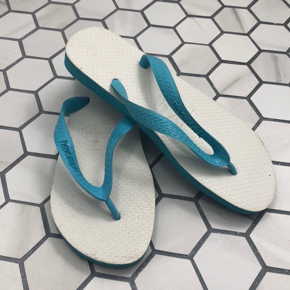 blue and white havaianas